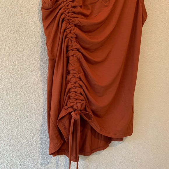 Express Ruched Tank - Picture 3 of 4